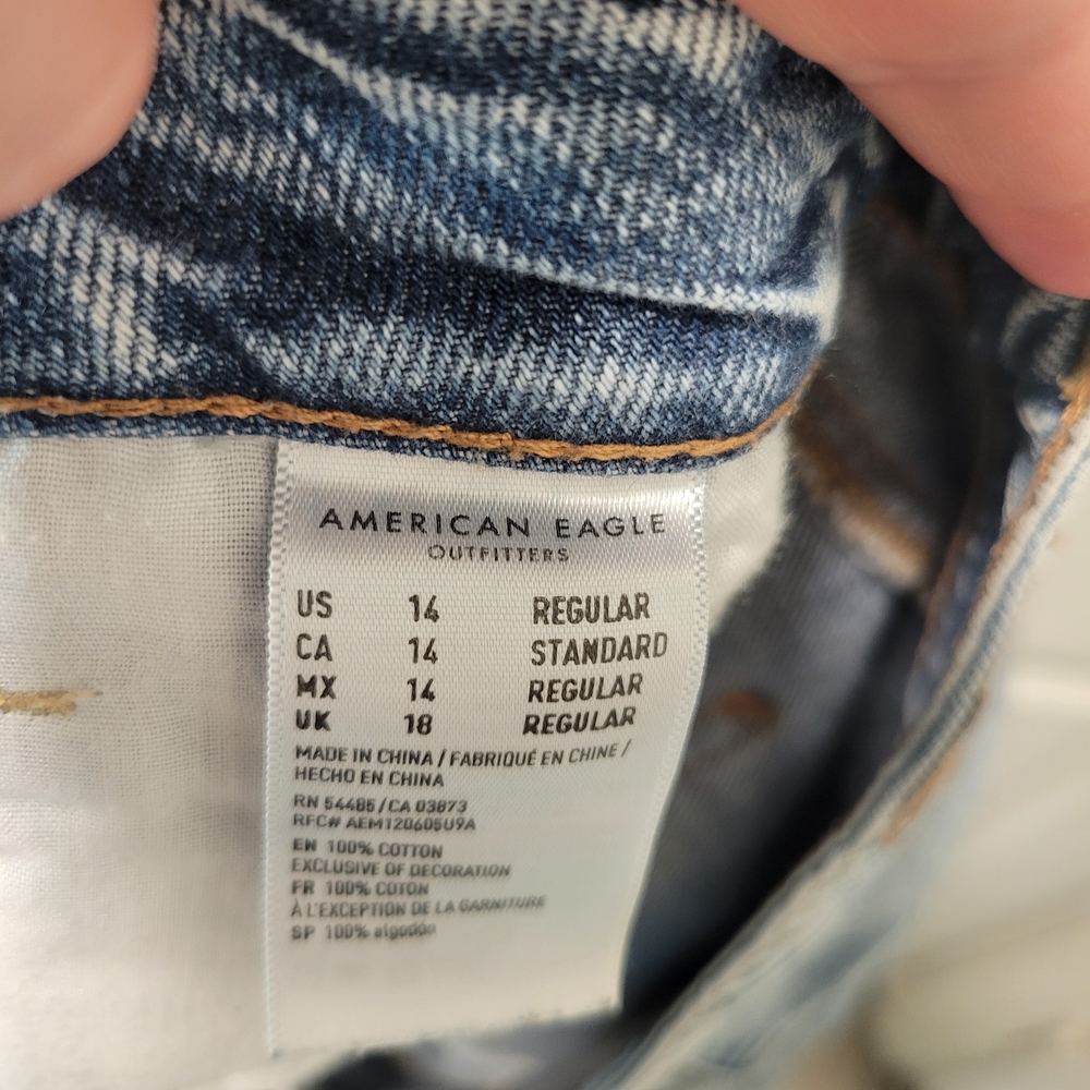 American Eagle Outfitters Tomgirl Light Wash Denim Jeans - Picture 6 of 6